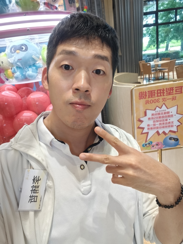 銪哲的第一张照片--台北王婆说媒